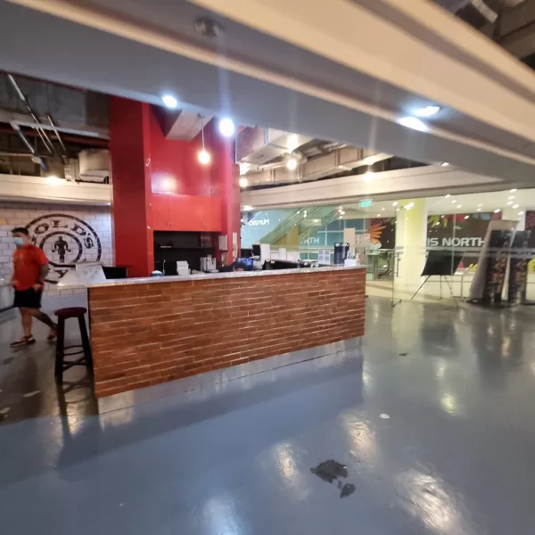 Reception at Gold's Gym Vertis North