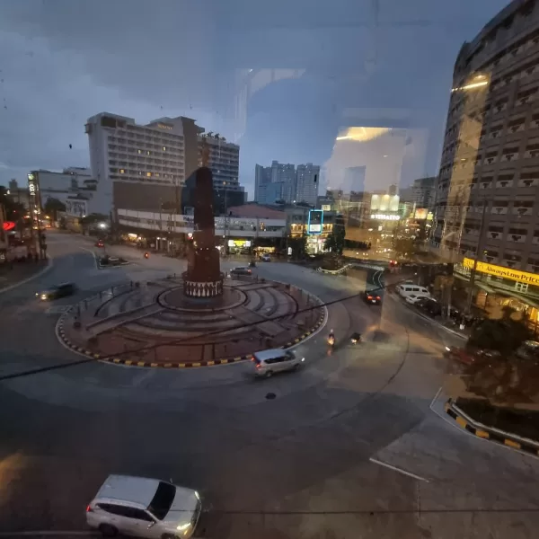 Timog-Tomas Morato circle