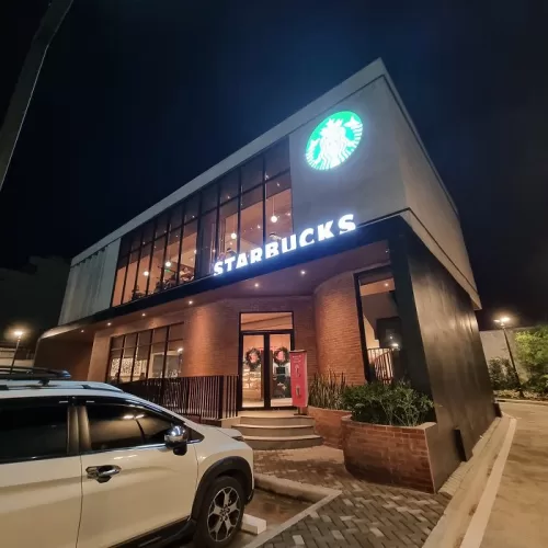 Starbucks is now on Roosevelt Ave!