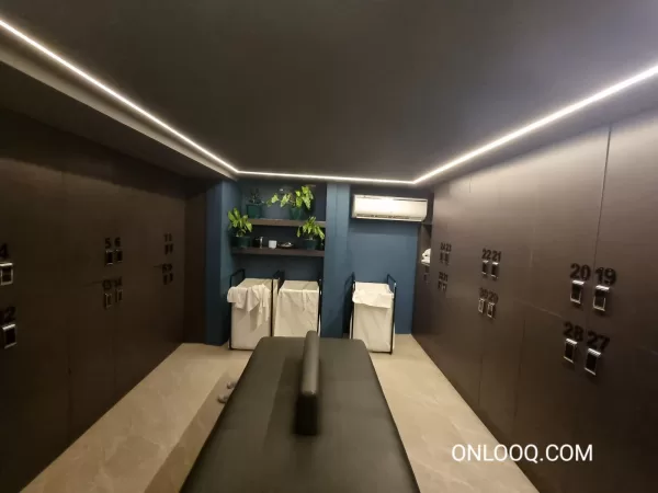 SEABLISS Wellness Spa Locker Area