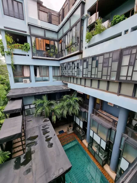 Chakran Sauna and Blu Cabin Poshtel Bangkok