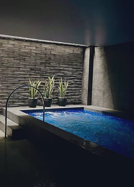 27 Shaw Jacuzzi Pool